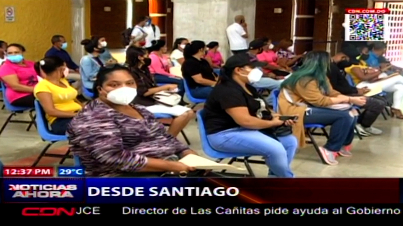 Ministerio De Educación Entrega Laptops Y Tabletas A Estudiantes En Santiago