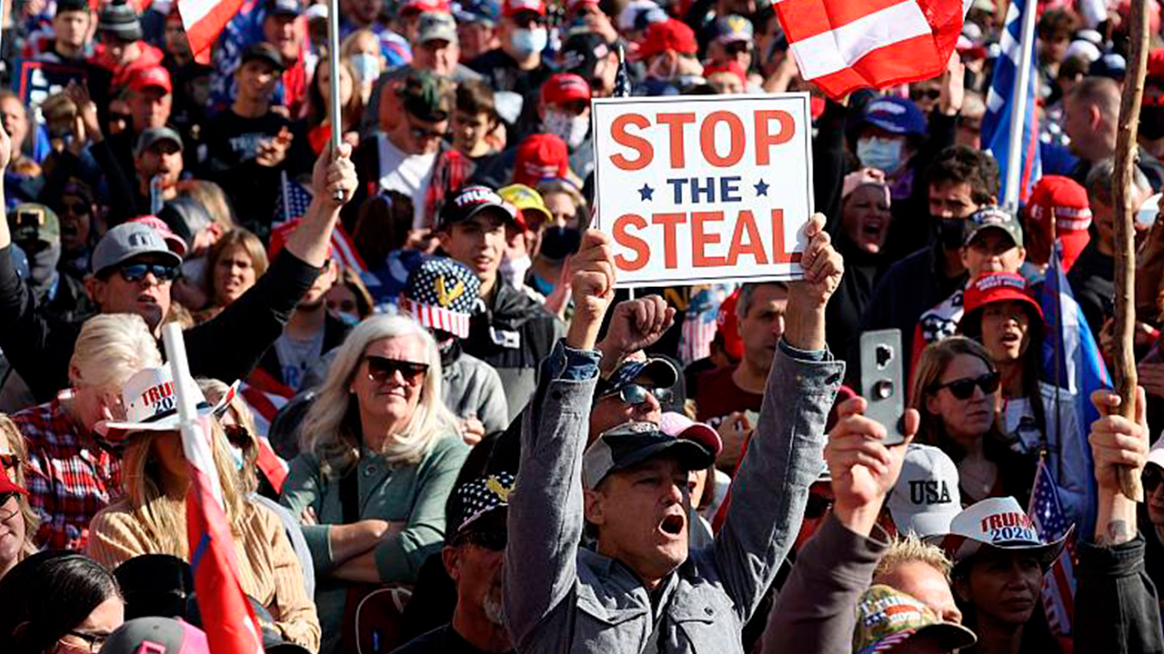 Partidarios Y Oponentes De Trump Chocan, Dejando Un Saldo De Al Menos 20 Arrestos