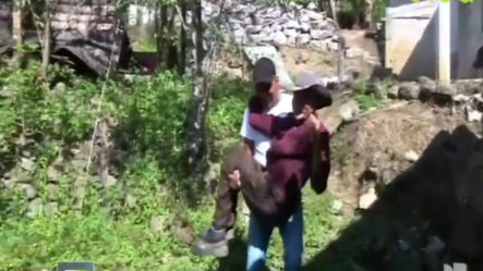 El Héroe De Las Montañas: Hombre En México Ayuda A Contagiados Llevándolos Cargados Al Hospital
