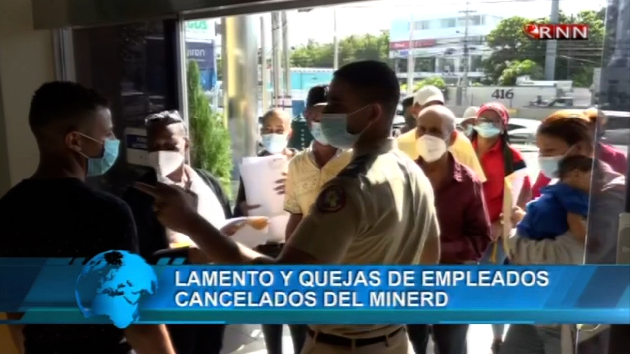 Gran Grupo De Empleados Cancelados Por El MINERD Expresan Sus Quejas Ante La Situación