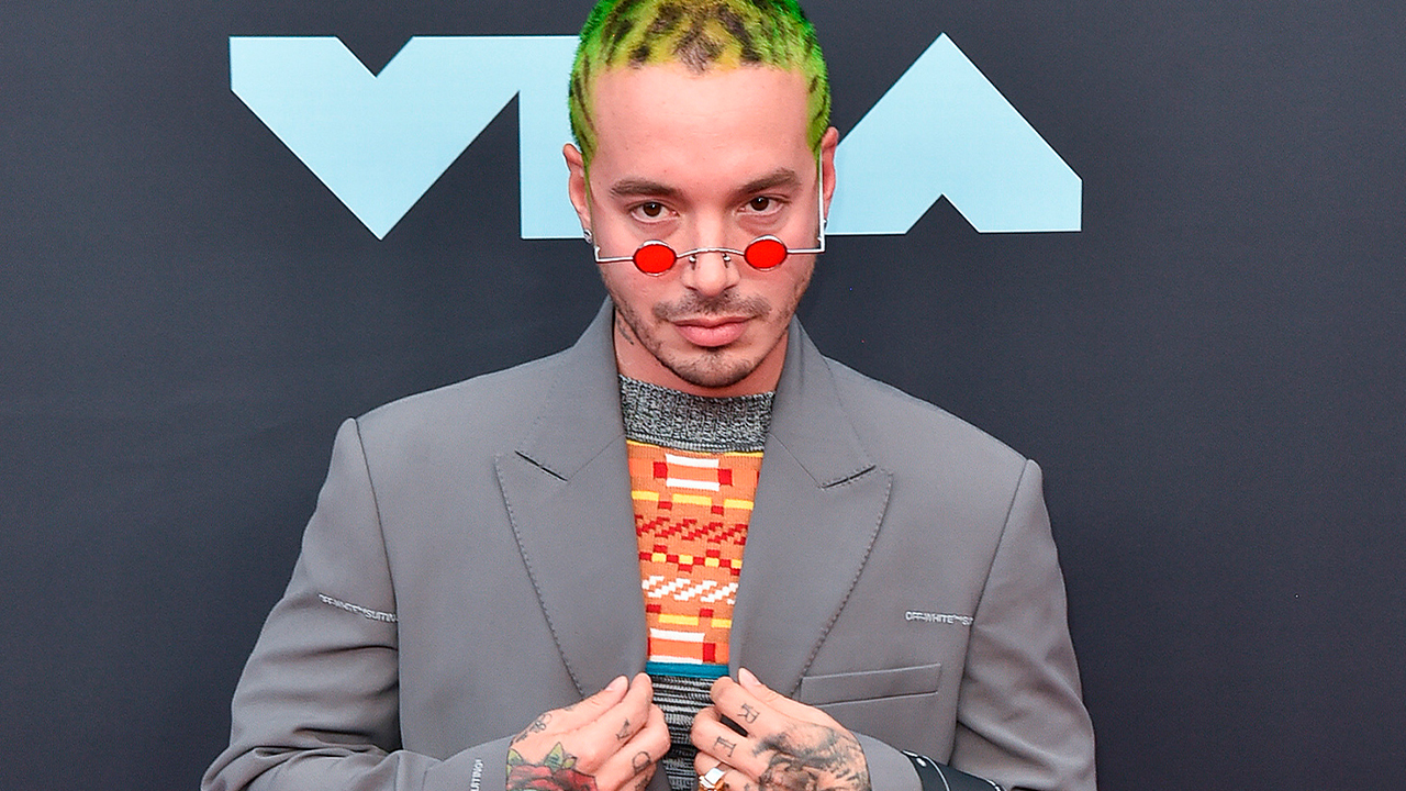 J Balvin Pasa De Ser Un Ícono De La Música Urbana A Un Ícono De La Moda