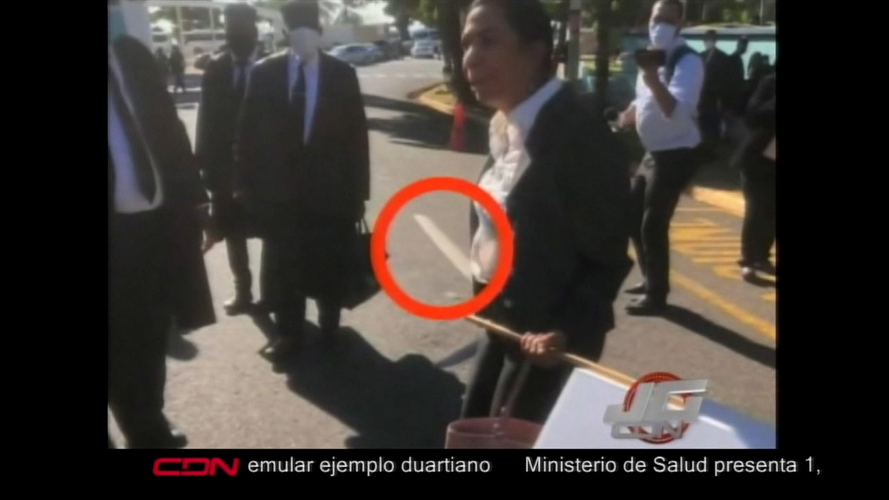 Alegan NO Era Abogada Mujer En Posesión De ARMA BLANCA En Manifestación De Abogados