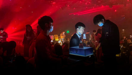 Las Discotecas De Wuhan Abarrotadas De Personas, Un Año Después Del Confinamiento