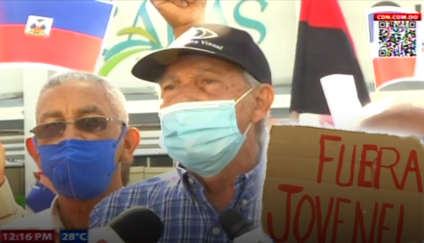 Dominicanos Protestan Para Que El Presidente De Haití Abandone El Cargo 