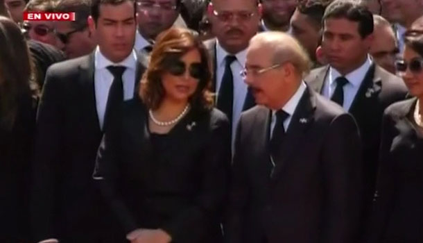 El Pte. Medina Deposita Ofrenda En El Altar De La Patria