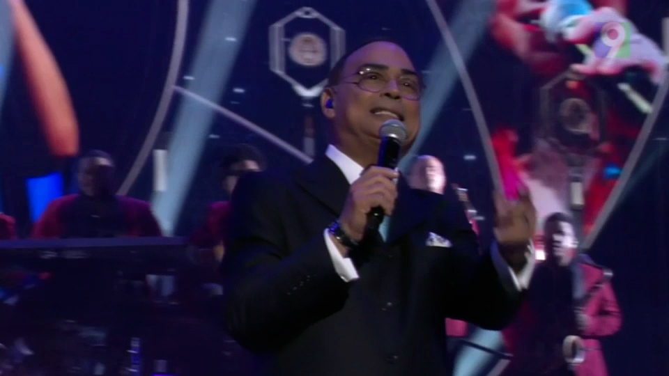 Espectacular Presentación De Gilberto Santa Rosa En Premios Soberano 2025