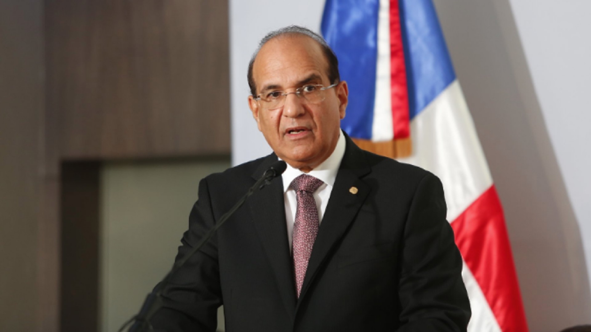 ¿Quién Es Castaños Guzmán?