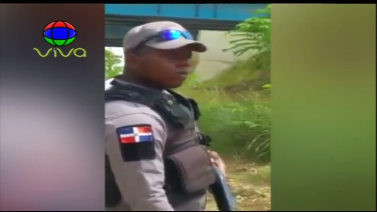 ¡IMÁGENES SENSIBLE! En Higuey Un Agente De La PN Hiere De Un Cartuchazo A Un Hombre Y Comunitarios Salen En Su Defensa