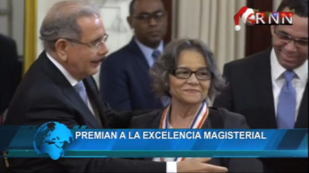 Medina Entrega Premios A La Excelencia Magisterial Ercilia Pepín