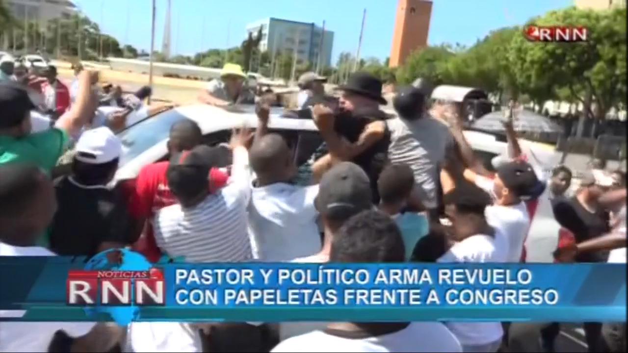 Pastor Evangélico Que Aspira A La Presidencia De La República Se Robó El Show En Las Inmediaciones Del Congreso Al Arrojar Dinero Al Aire