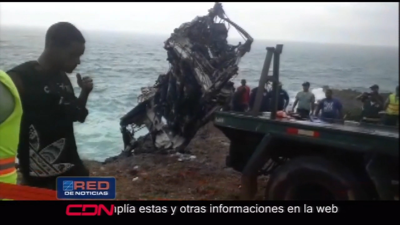 Buzos Logran Extraer Vehículo Donde Supuestamente Se Accidentó Pareja Norteamericana