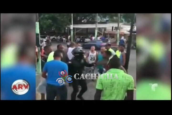 República Dominicana: Motorizado Y Policía  Se Enfrentan