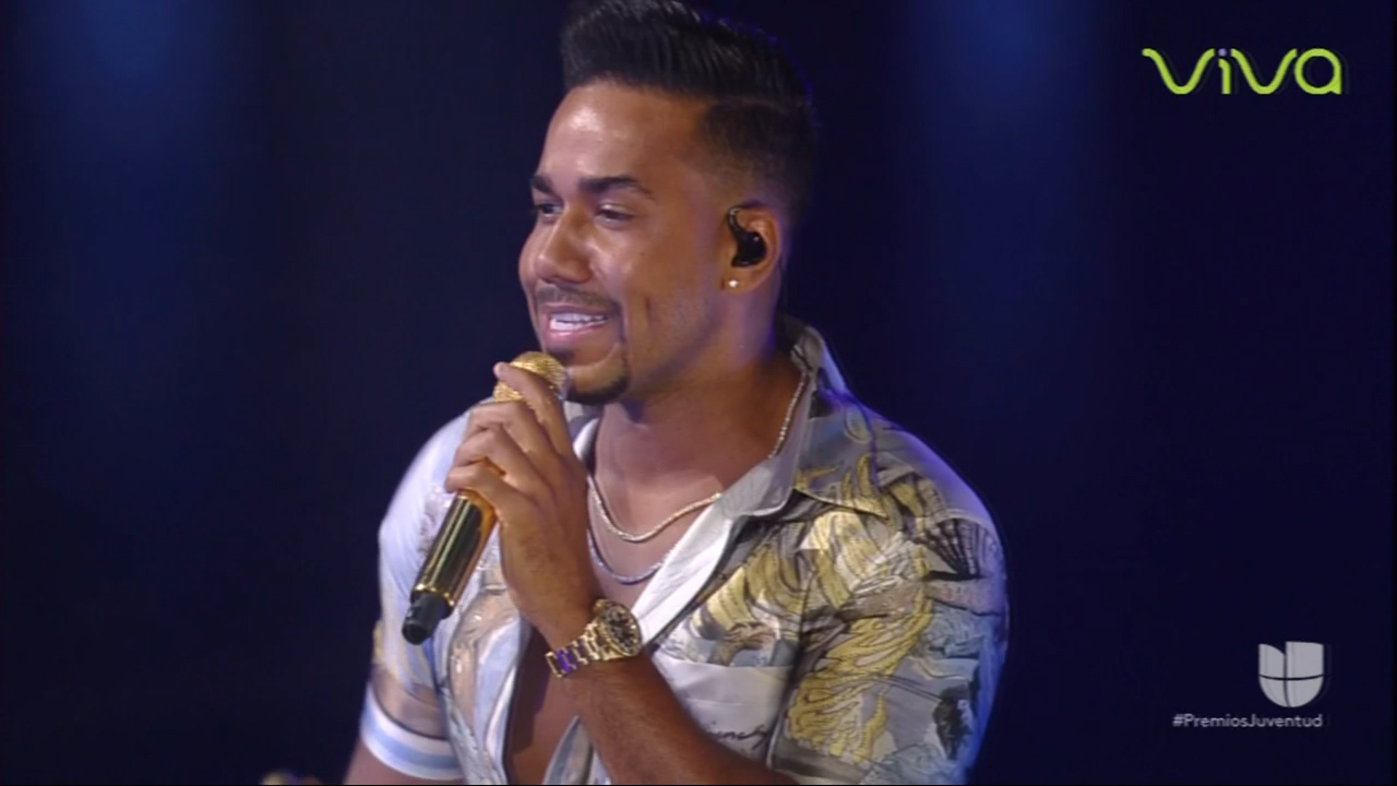 Romeo Santo Destroza El Escenario Con Su Presentación En Premios Juventud