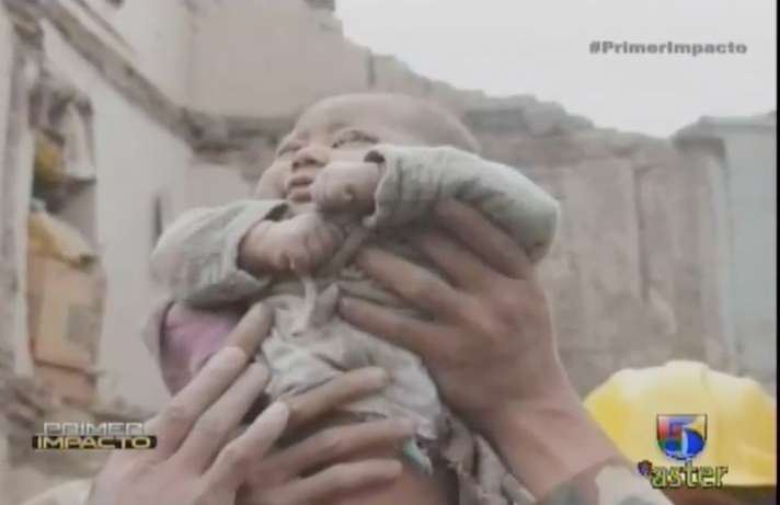 Milagroso Rescate De Un Bebe En Los Escombros Del Temblor En Nepal #Video