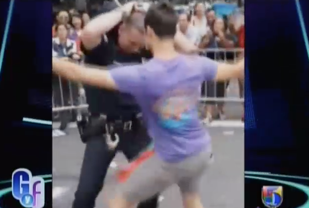 Captado En Video: Policía De New York Baila Junto A Otro Hombre En Desfile Del Orgullo Gay