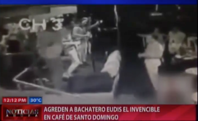 Agreden Al Bachatero Eudis El Invencible En Café De Santo Domingo #Video