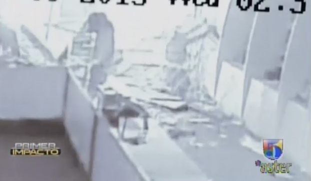 Captado En Video Ladrones Penetran Tienda De Armas Y Se Llevan Fusiles De Asalto #Video
