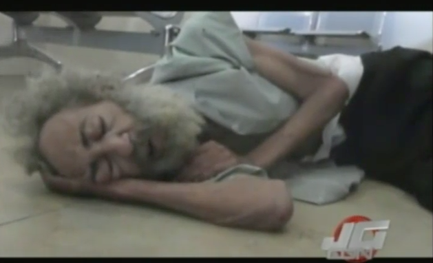 Señor Lleva Varios Días Durmiendo En El Hospital José María Cabral Y Baez #Video