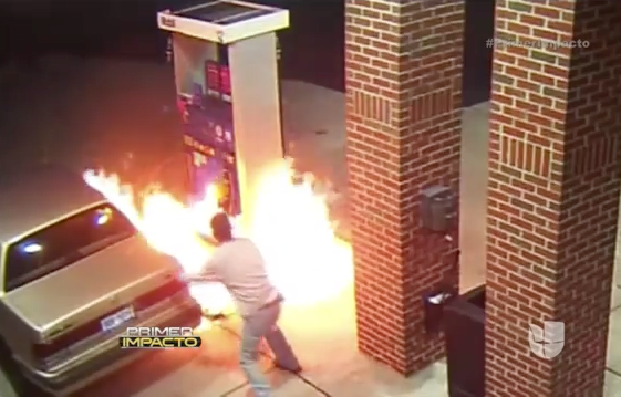 Captado En Video: Incendia Gasolinera Al Querer Matar Una Araña #Video