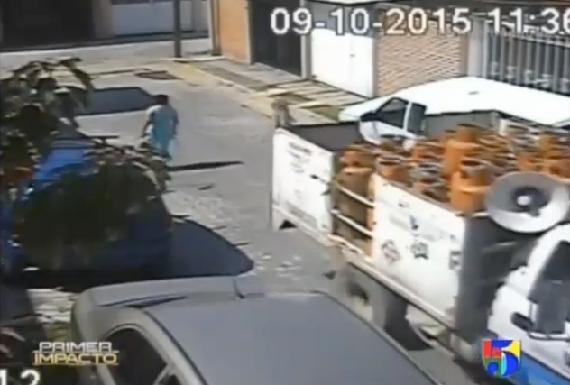 Captado En Video Anciana Es Atropellada Por La Espalda #Video