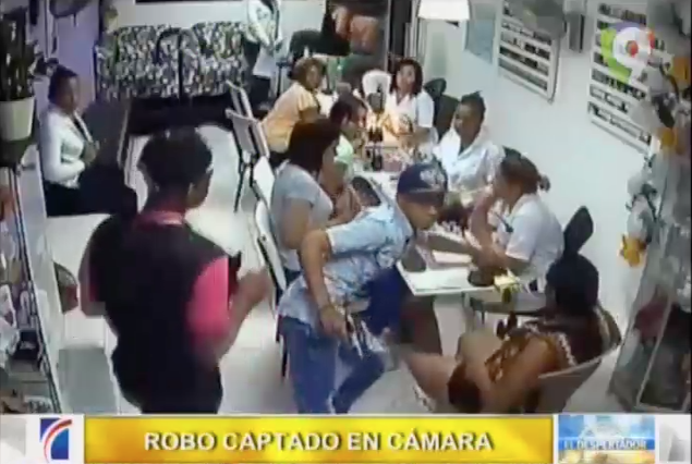 Captado En Video: Ladrones Asaltan A Mujeres En Un Salón De Santo Domingo #Video