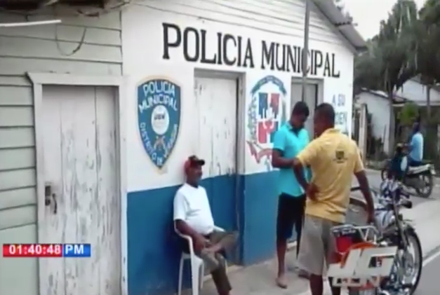 Sacan Policías Del Destacamento Por No Pagar El Local #Video
