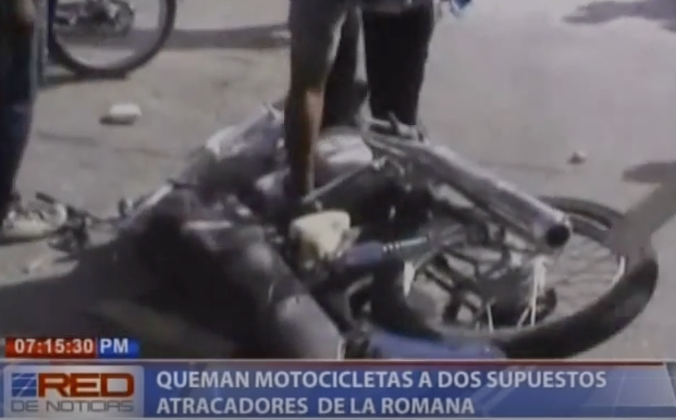 Queman Motocicletas A Dos Supuestos Atracadores De La Romana #Video