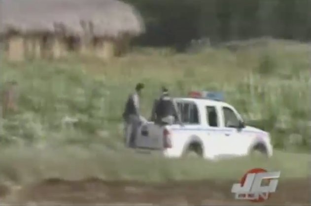 De Película Agentes De La Policía Persiguen Y Le Entran A Tiros A Presuntos Atracadores #Video