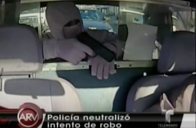 Captado En Cámara Ladrón Intenta Asaltar Taxista Con Un Arma #Video