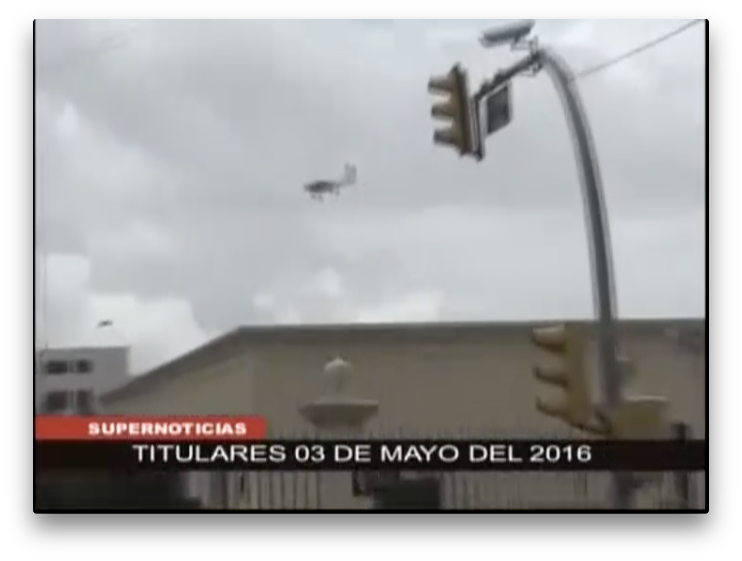 Exgeneral Sobrevuela Palacio Y Lanza Propaganda