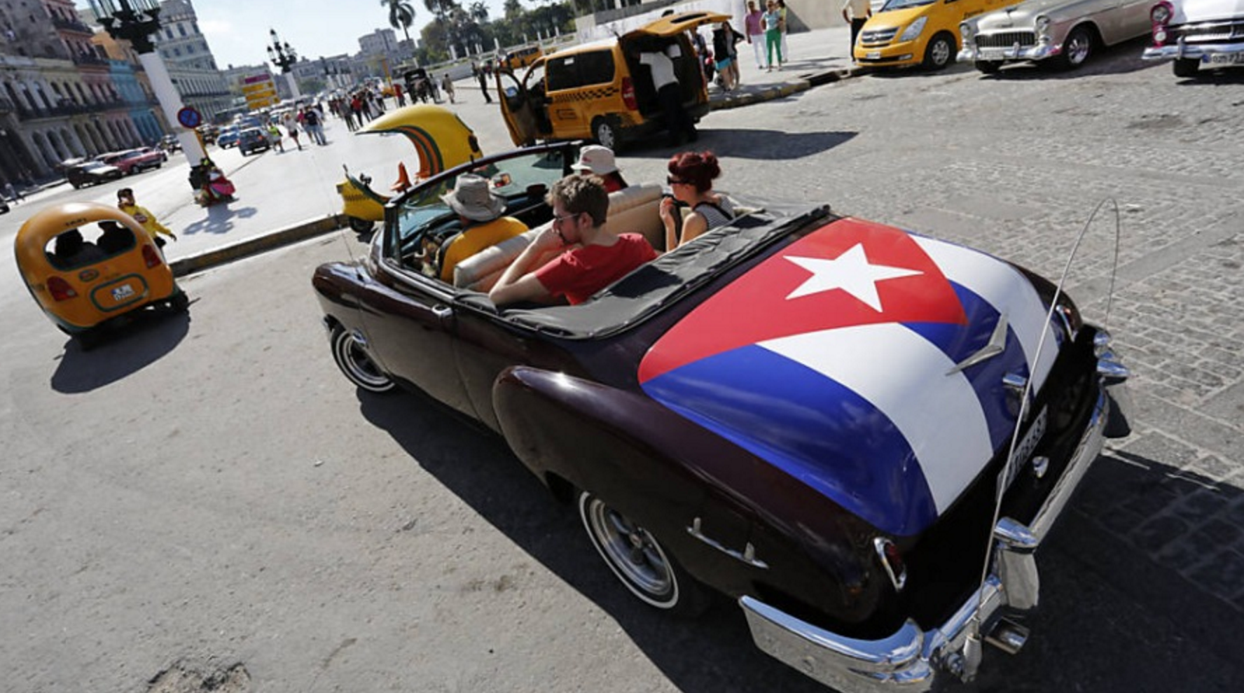Celebridades Estuvieron Presentes En El Desfile De Moda De Chanel En Cuba