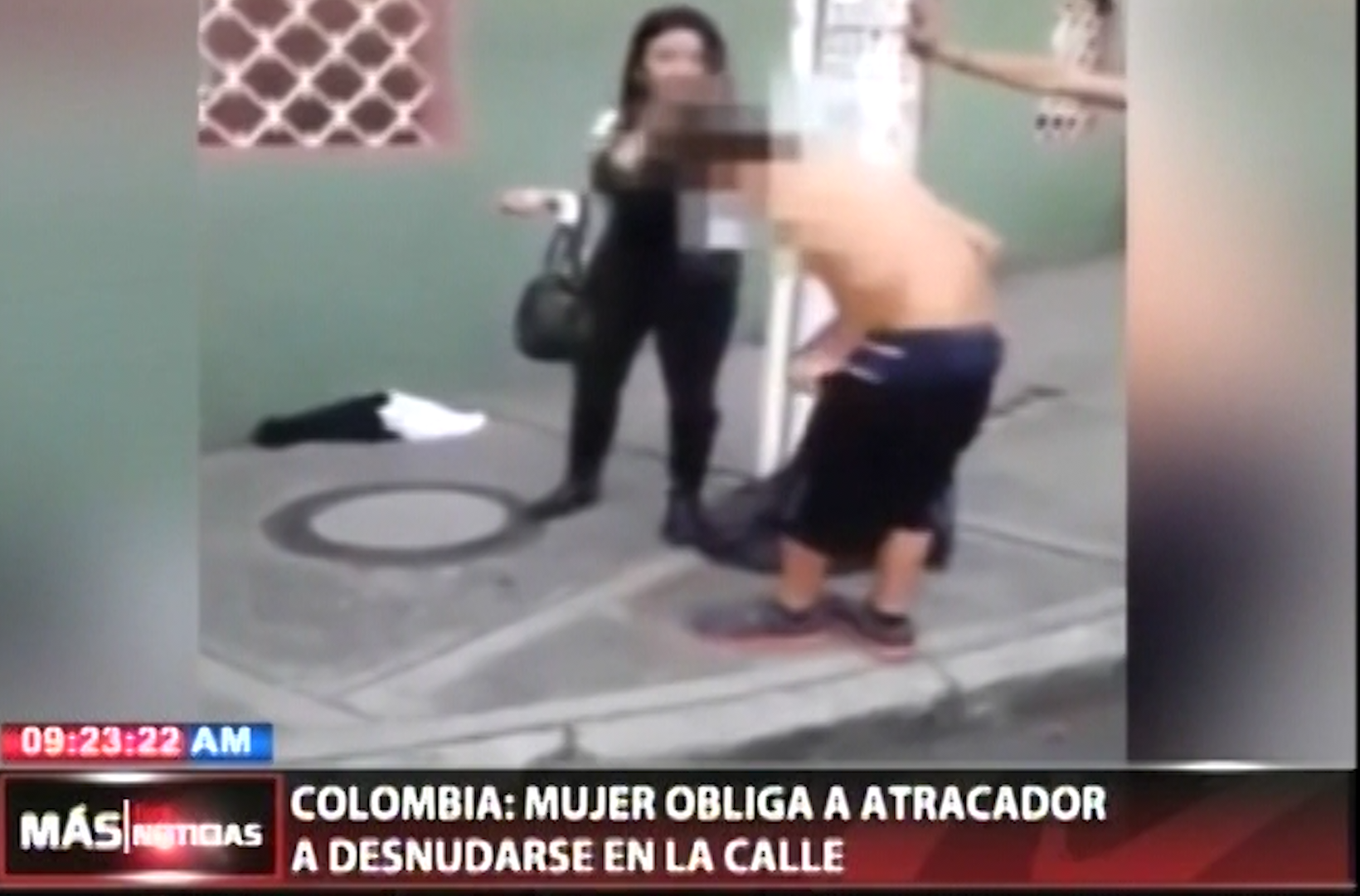Colombiana Obliga A Atracador A Desnudarse En La Calle
