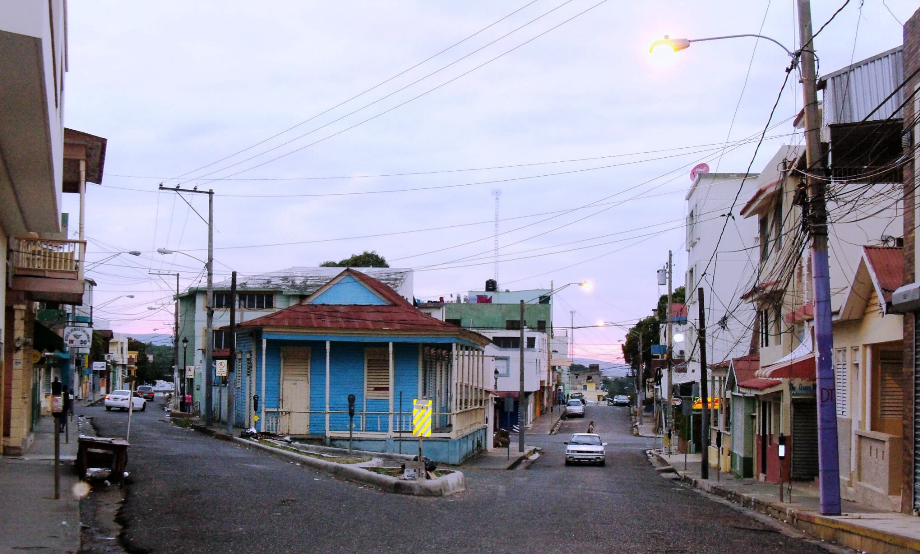 Propietarios De Negocios Ocupan Aceras En Santiago Obstruyendo Paso A Peatones
