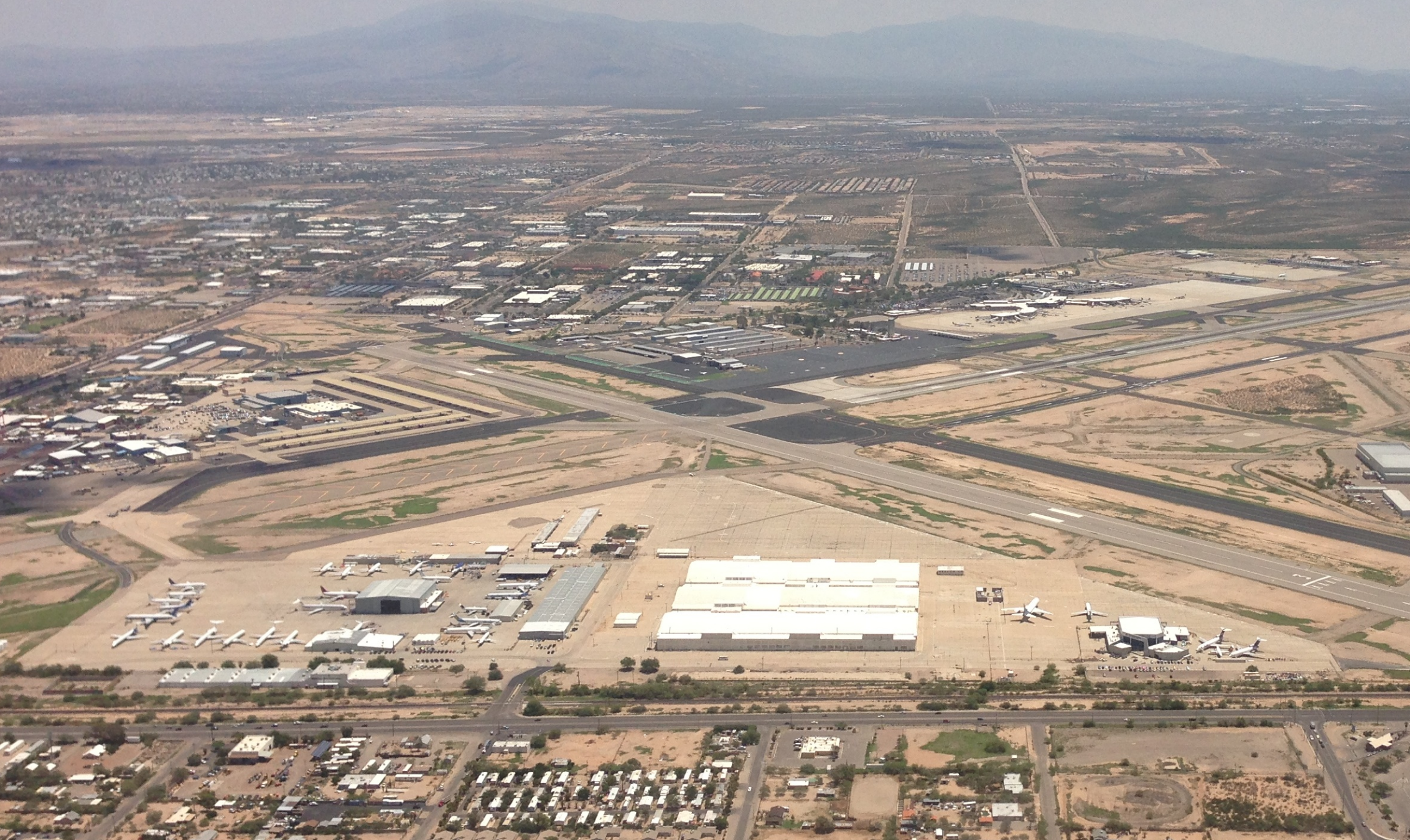 Avión Realiza Aterrizaje De Emergencia En Tucson