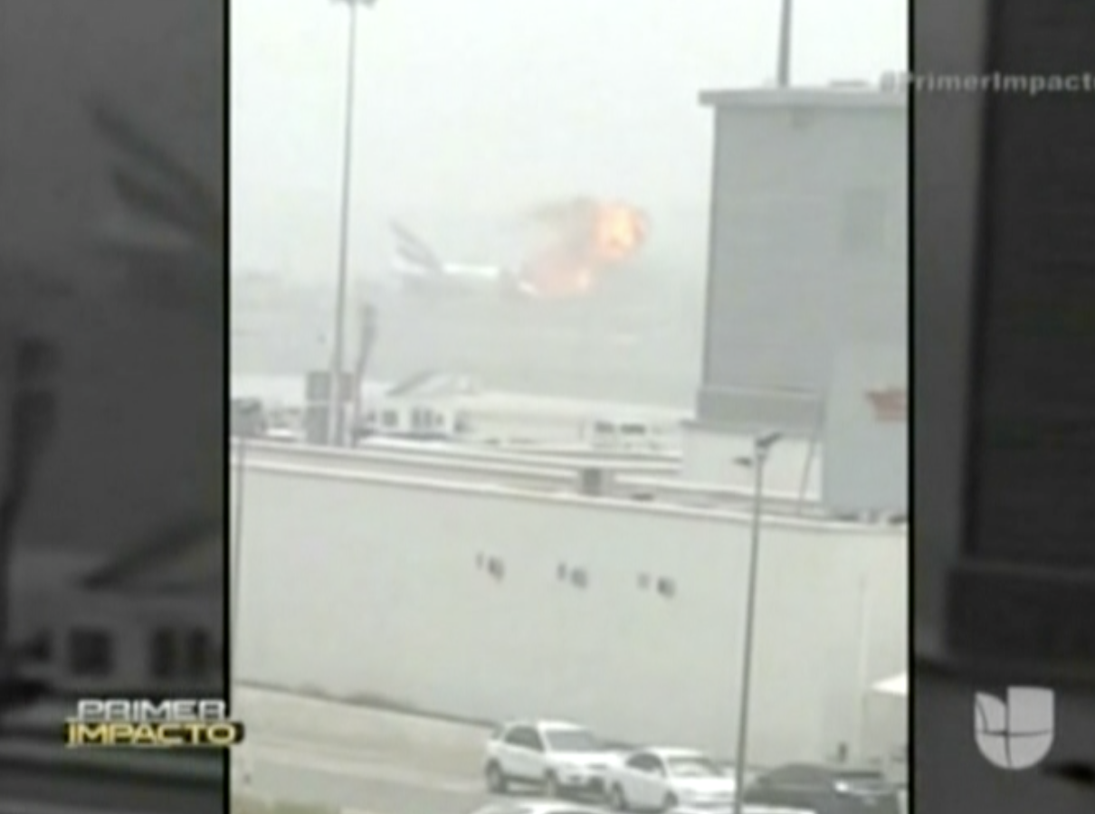 Un Avión Se Incendia En Pleno Aeropuerto Y Milagrosamente Salvan A Todos Los Pasajeros