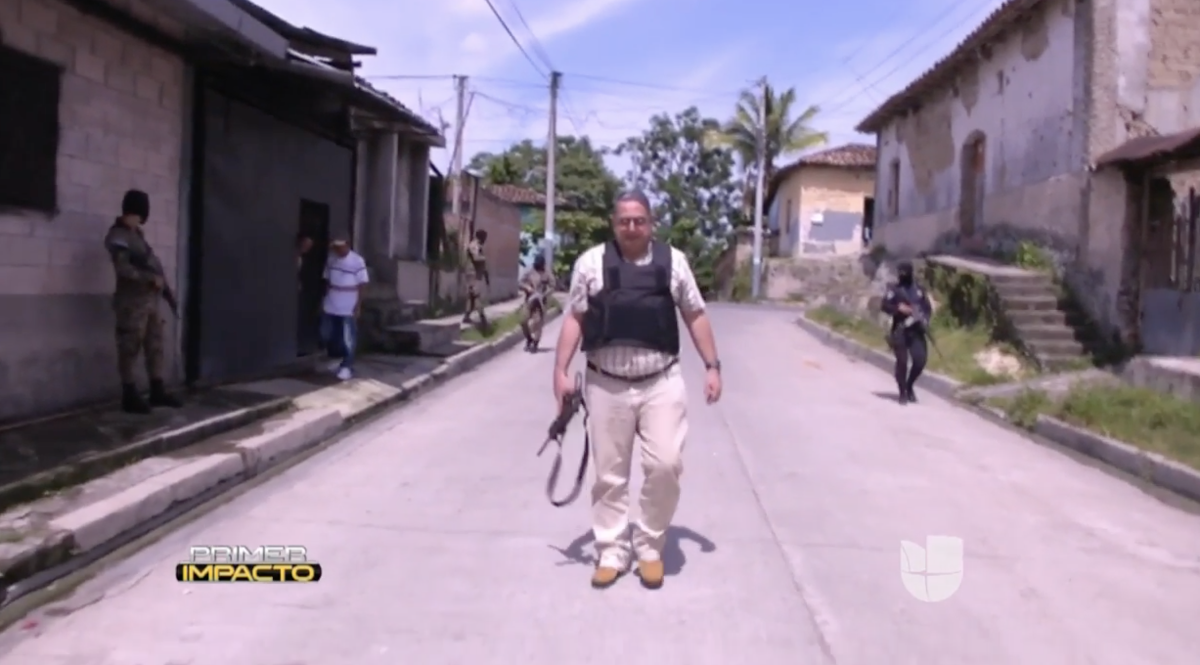 El Alcalde Que Patrulla Armado Contra Las Pandillas