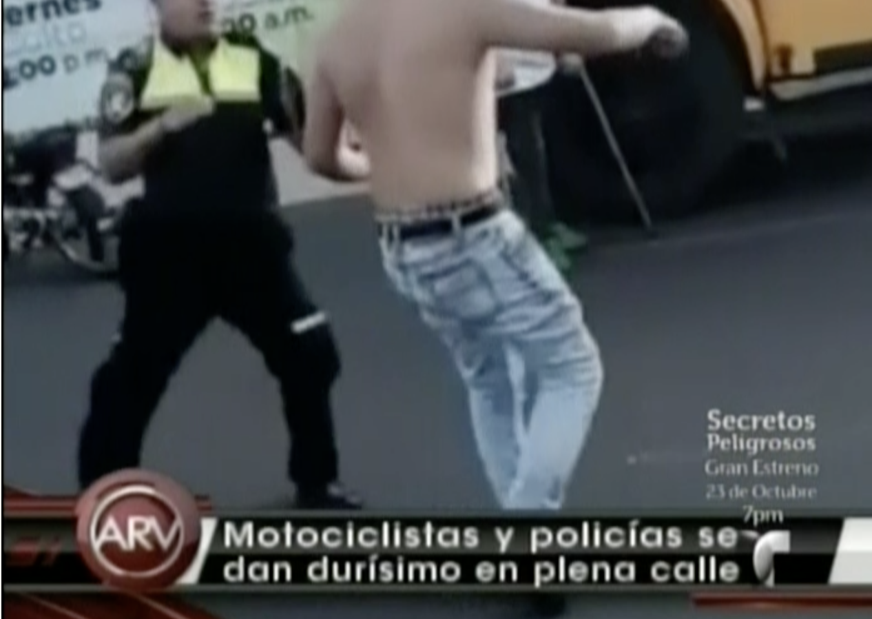 Motociclistas Y Policías Se Dan Durísimo En Plena Calle
