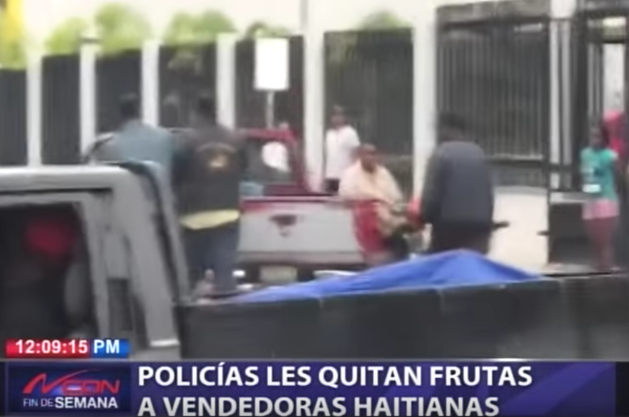 Video: Policía Les Quitan Frutas A Vendedoras Haitianas