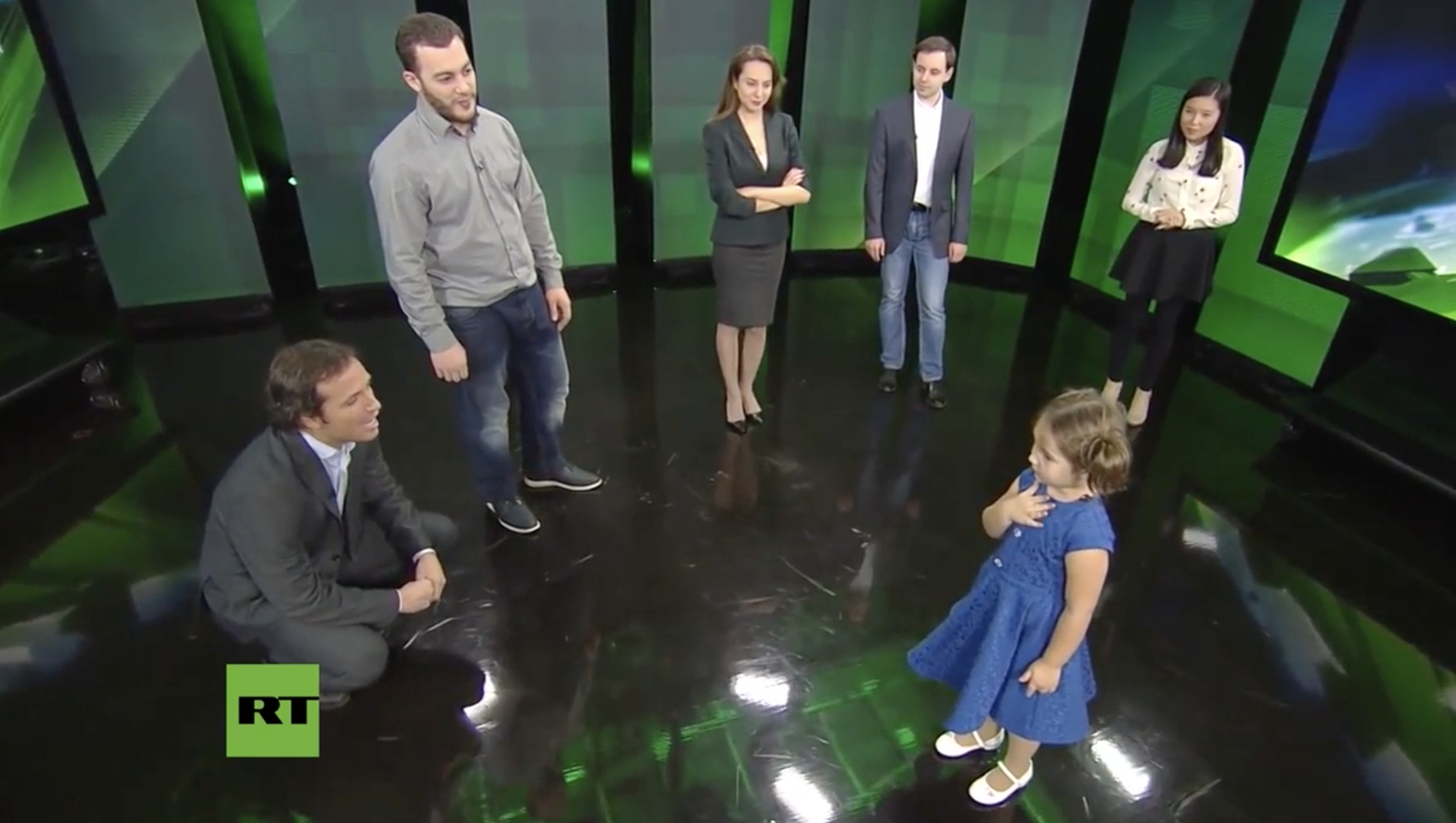 Niña Rusa Sorprende Al Hablar Siete Idiomas