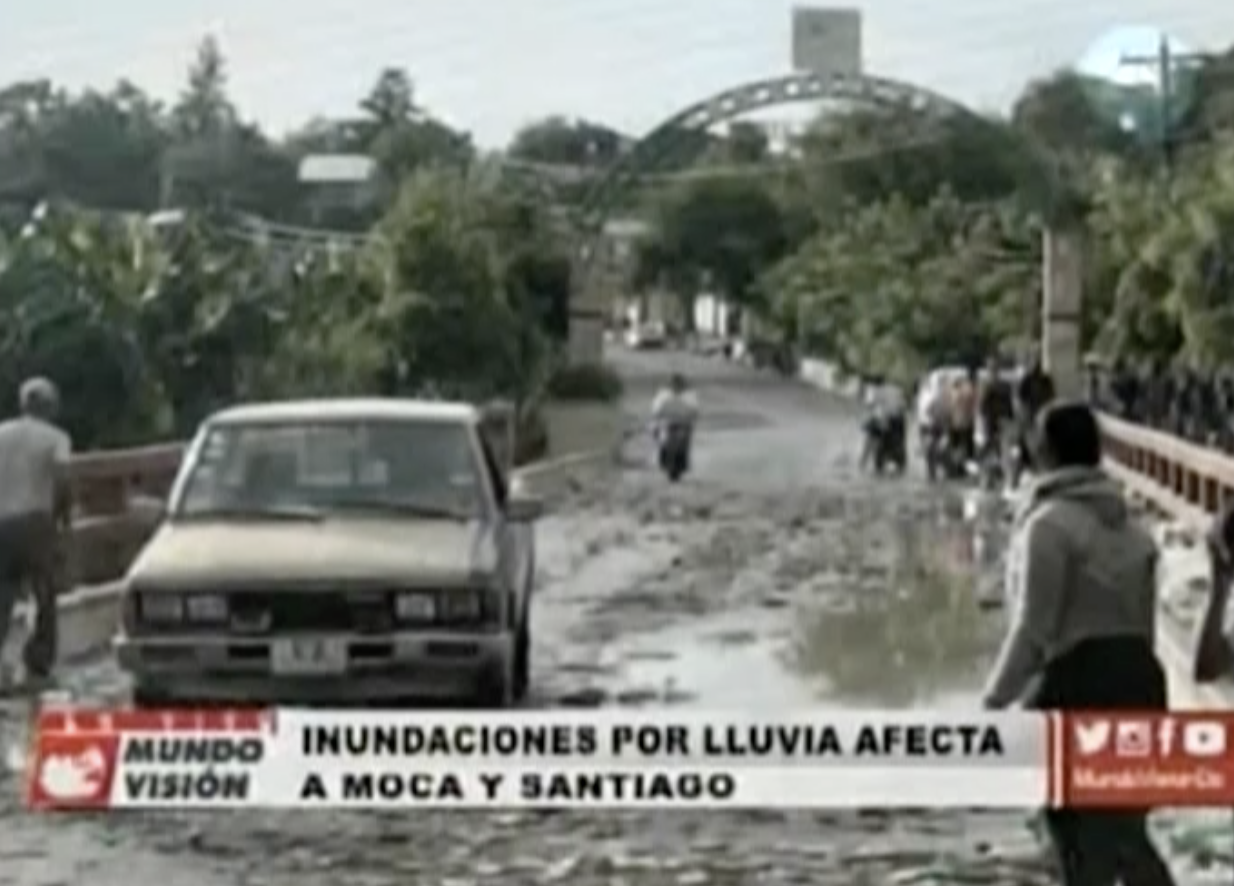 Inundaciones Por Lluvia Afecta A Moca Y Santiago