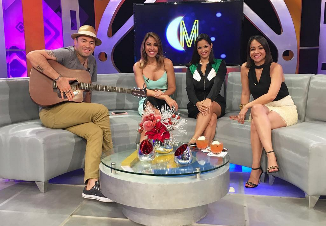 En Esta Noche Mariasela Presenta Una Entrevista Especial Al Cantante Y Compositor Colombiano Santiago Cruz