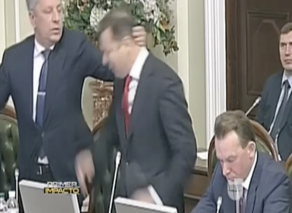 Funcionario Ucraniano Desata Pelea En Pleno Parlamento