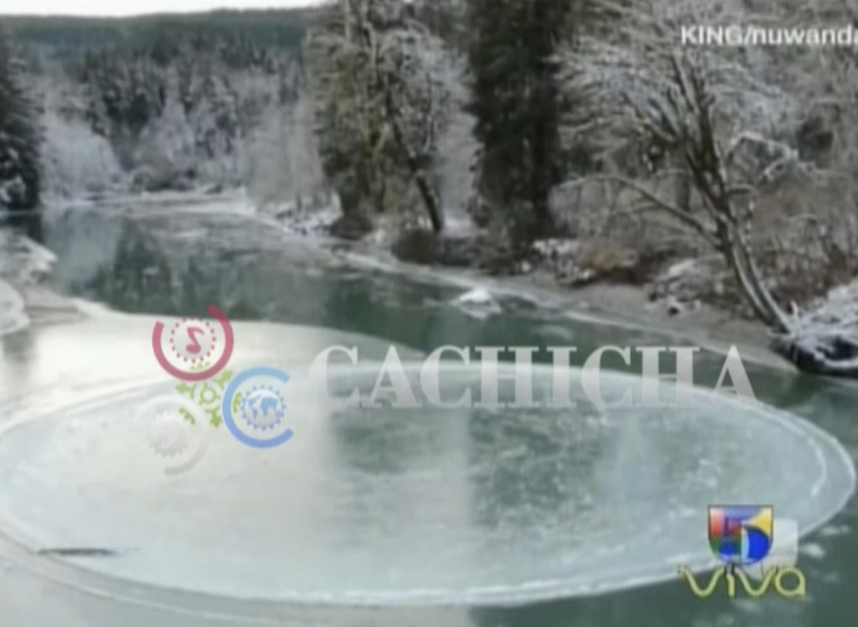 Graban Un Extraño Fenómeno Que Produce Una Circunferencia Exacta Dentro De Un Río Congelado