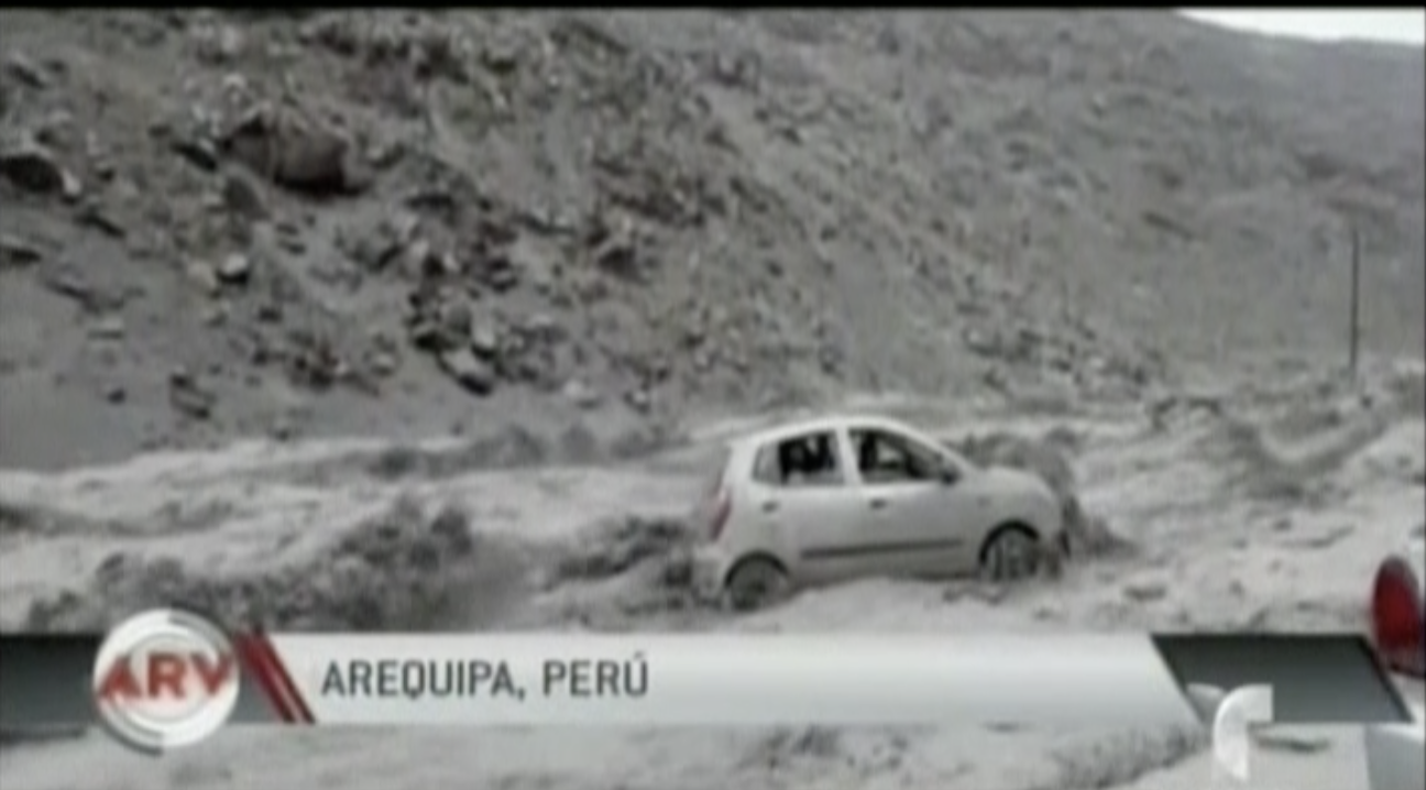 Tres Personas Casi Mueren Arrastradas Por Un Rio En Perú