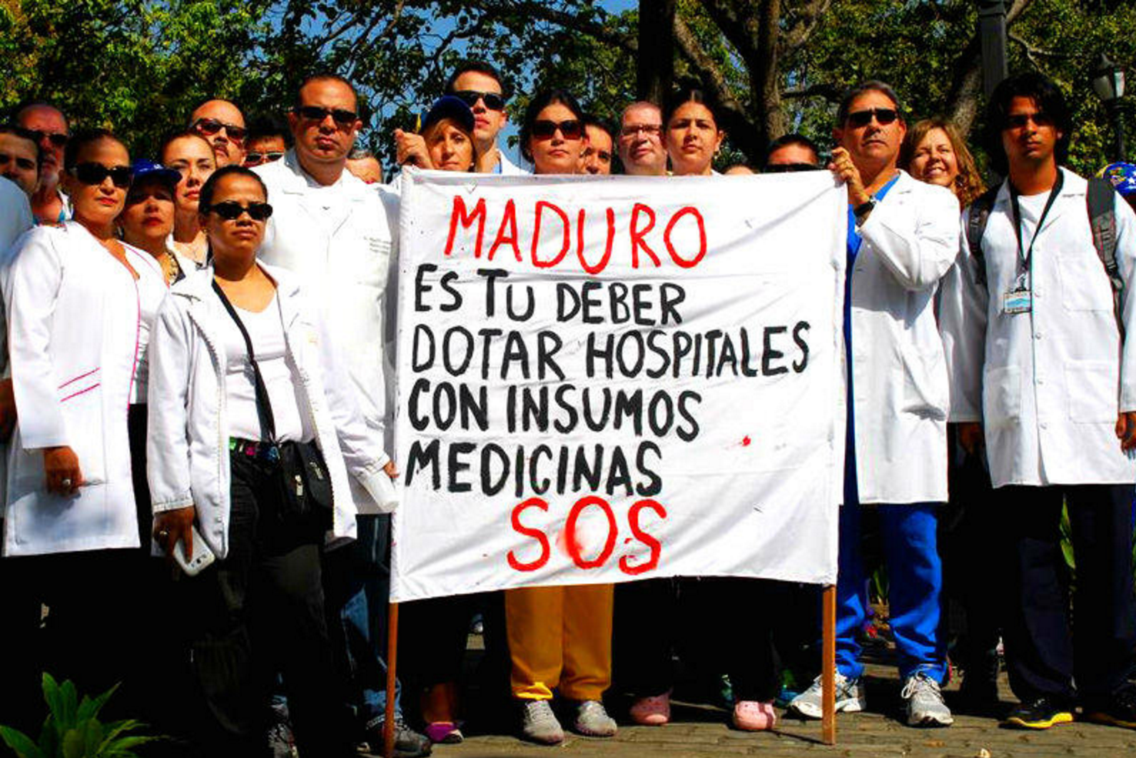 Médicos Venezolanos Salen A Las Calles Para Pedir A Maduro Que Deje Entrar Las Medicinas Al País