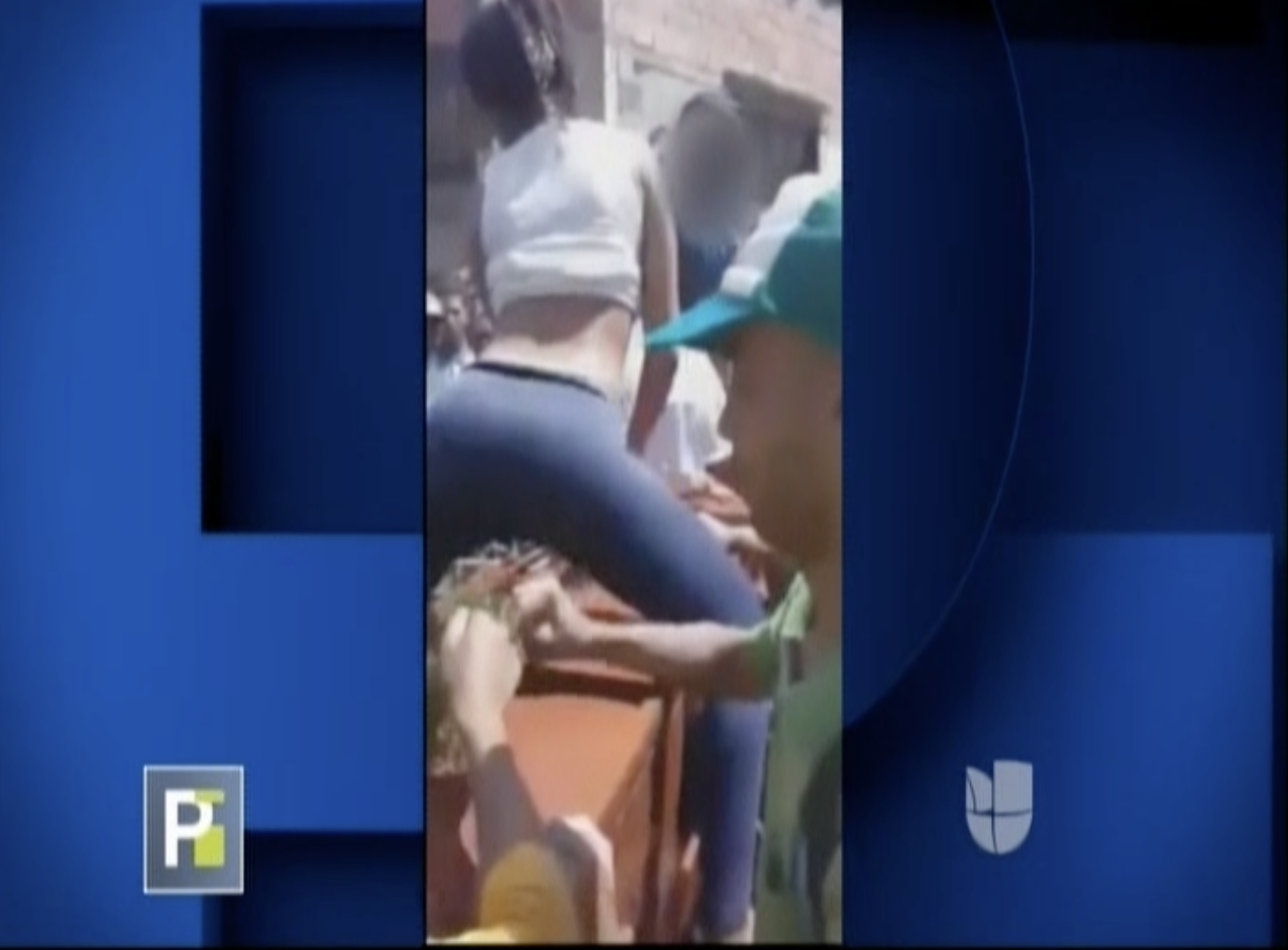 Se Vuelve Viral En Internet: Mujeres Perreando Encima De Ataúd