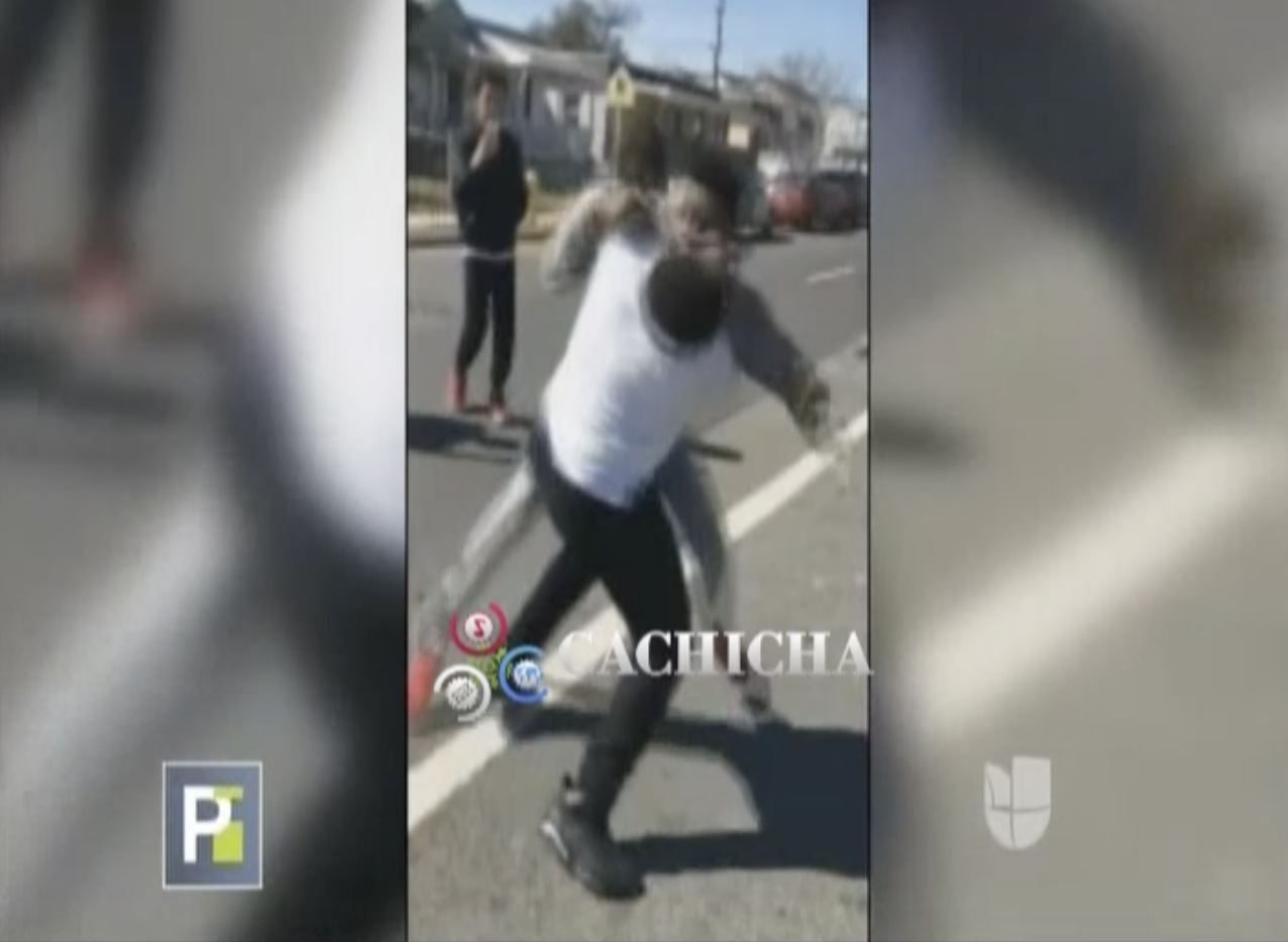 Hombre Detiene Pelea Entre Adolescentes Y Se Vuelve Viral