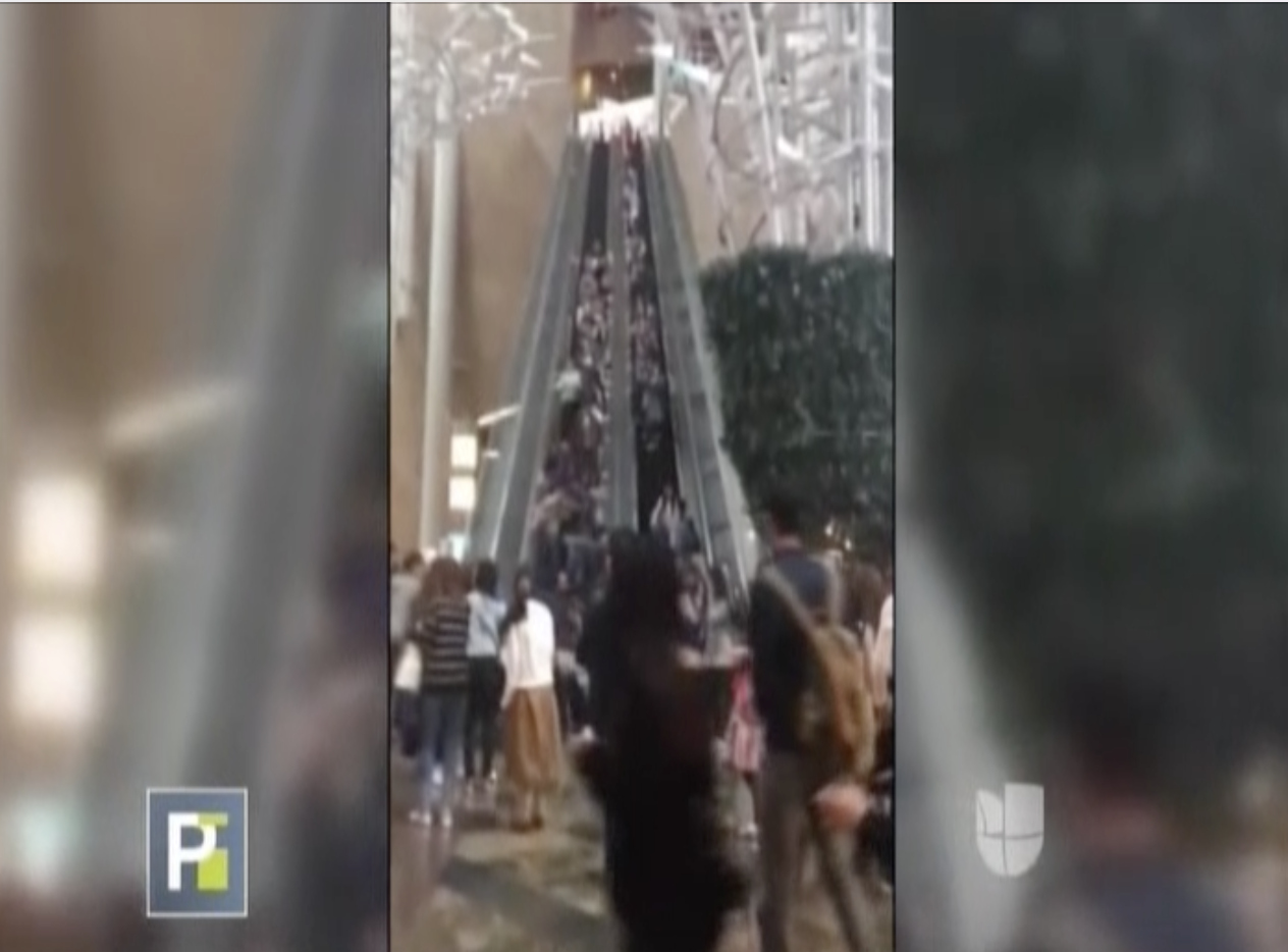 Una Escalera Mecánica Volvió Loco A Unos Chinos En Un Mall