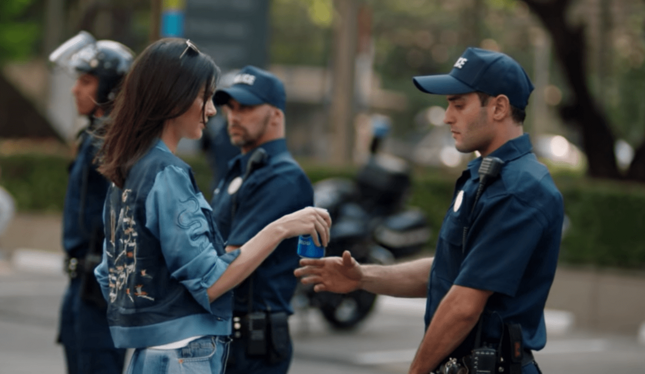 Kendall Jenner En Problemas Por Comercial Con Pepsi