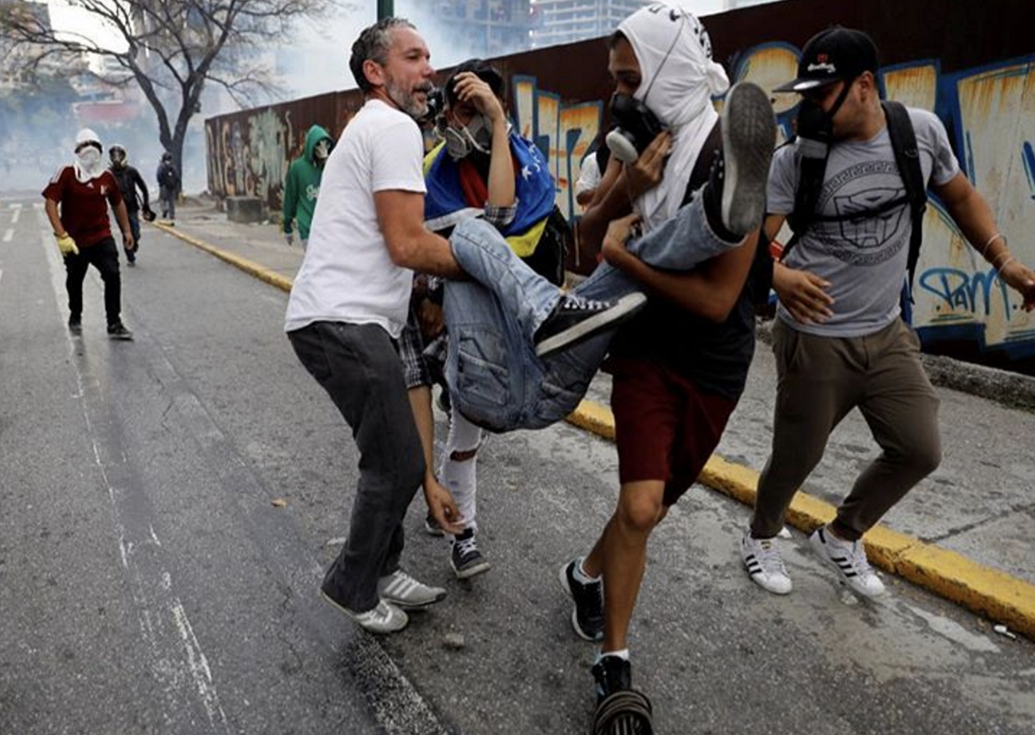 Miles De Venezolanos Continúan En Las Calles Luchando Por La Libertad